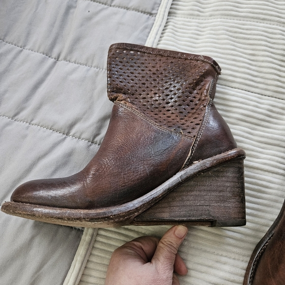 BED STU COBBLER Series Brown perforated ankle wedge boots. Size 7 - Picture 4 of 11